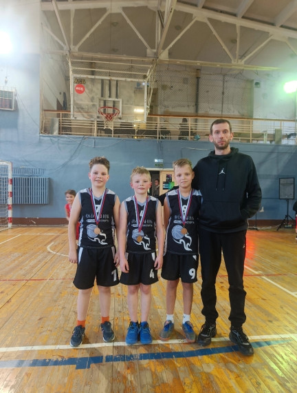 Турнир по баскетболу 3×3 в Костроме: юные спортсмены МОУ СШ 7 завоевали бронзу!.