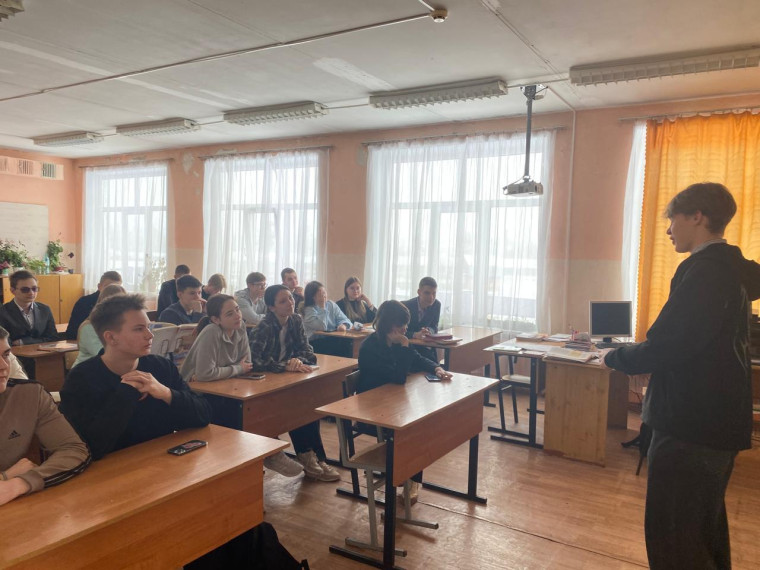 Прошла встреча учащихся 11б класса (технологического профиля) с выпускником нашей школы.